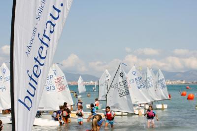 Jornada "especial" de cross-sailing y regatas por equipos en el Gran Día de la Vela Bufete Frau